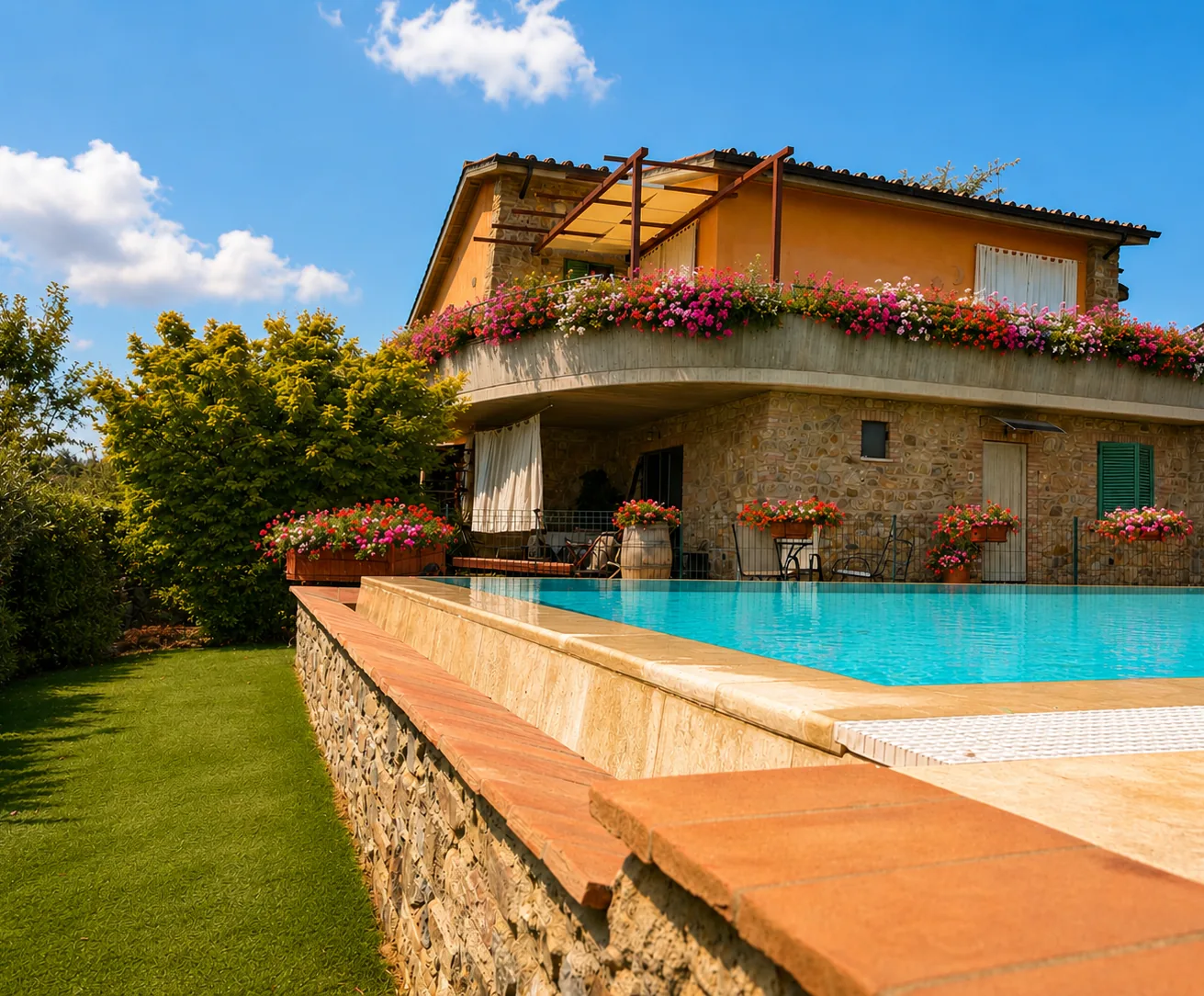 Piscina e giardino di Villa Vale a Casole d’Elsa – foto 3