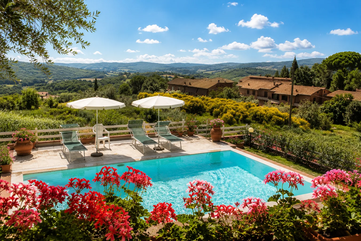 Piscina e giardino di Villa Vale a Casole d’Elsa – foto 7